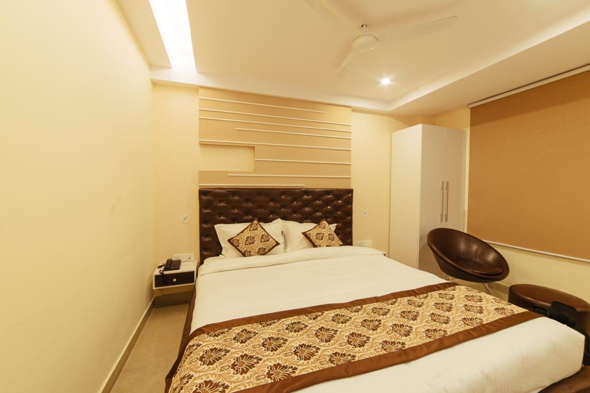 Radical Palace Hotel And Restaurant Lucknow Buitenkant foto