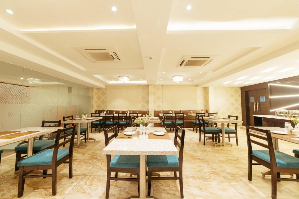 Radical Palace Hotel And Restaurant Lucknow Buitenkant foto