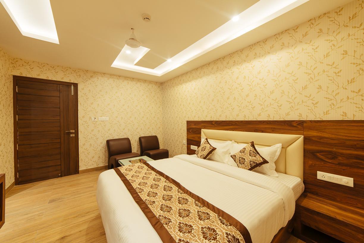 Radical Palace Hotel And Restaurant Lucknow Buitenkant foto