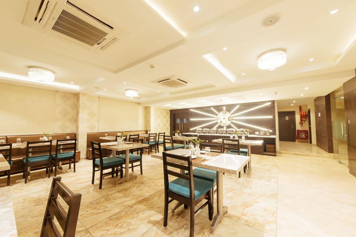 Radical Palace Hotel And Restaurant Lucknow Buitenkant foto