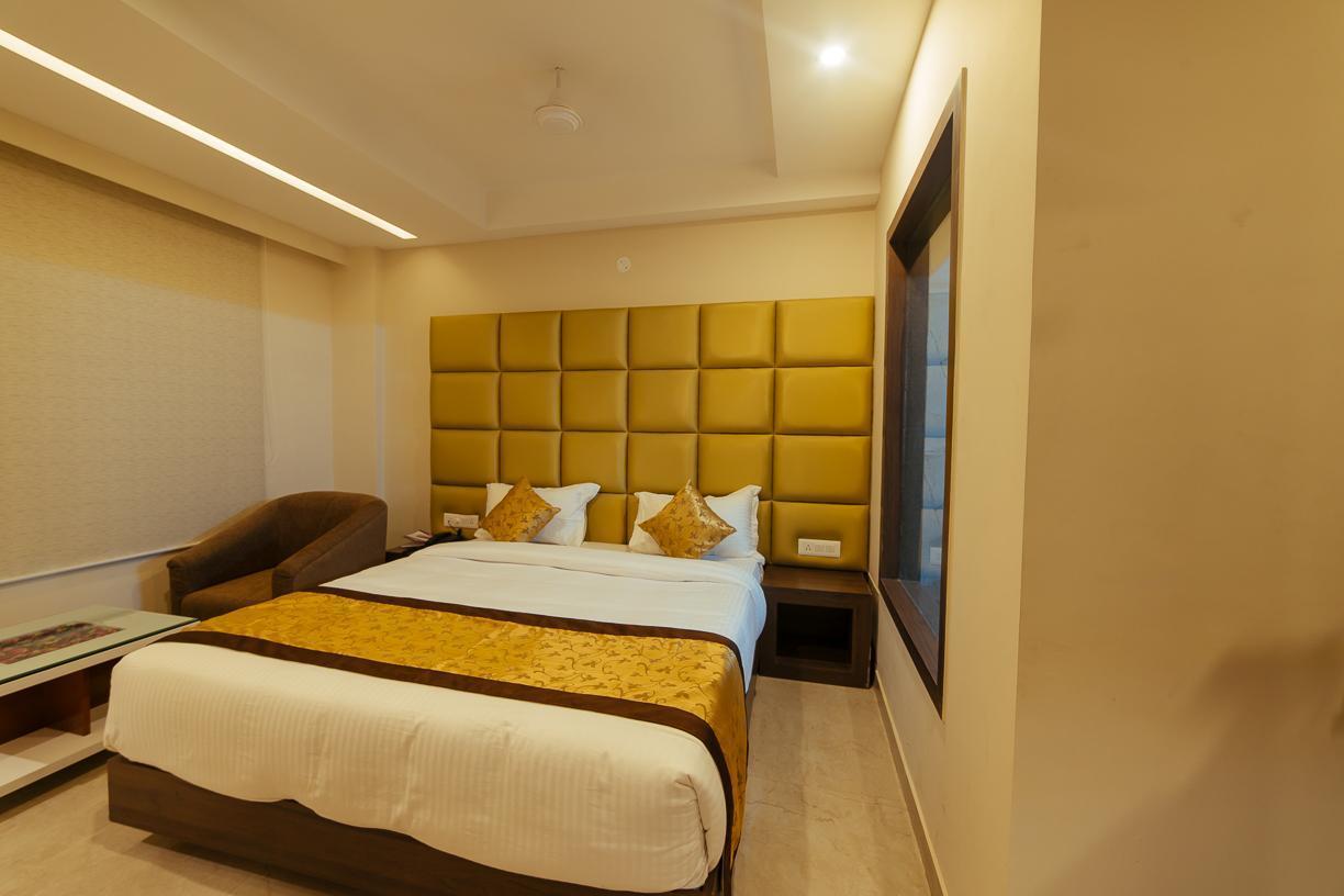 Radical Palace Hotel And Restaurant Lucknow Buitenkant foto